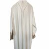 Abaya blanche en soie avec broderies argentées et manches décorées