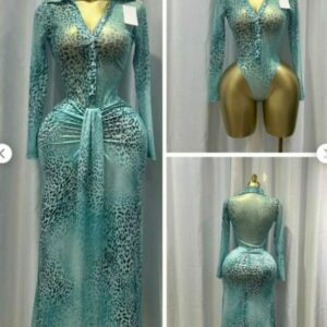 Robe longue transparente bleu turquoise à imprimé léopard, col chemise, manches longues, ceinture à nouer